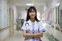 Симптомы вируса в путешествии? Самые нужные фразы для общения с медиками за границей.